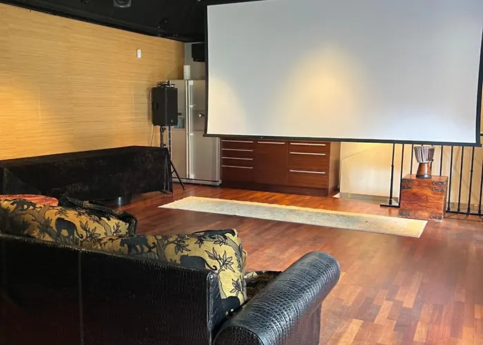 Theater And Апартаменты *